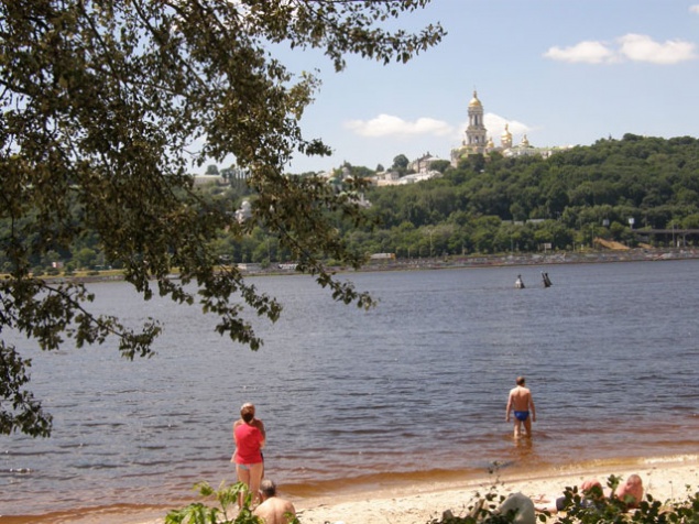 На пляже “Тельбин” в Киеве запретили купаться