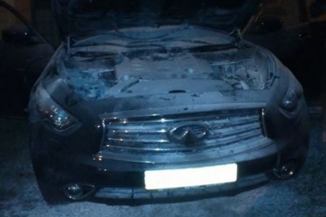 В Дарницком районе Киева неизвестные подожгли автомобиль