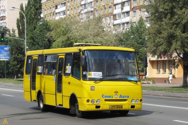 В Киеве были замечены полуголые водители маршруток за распитием спиртного