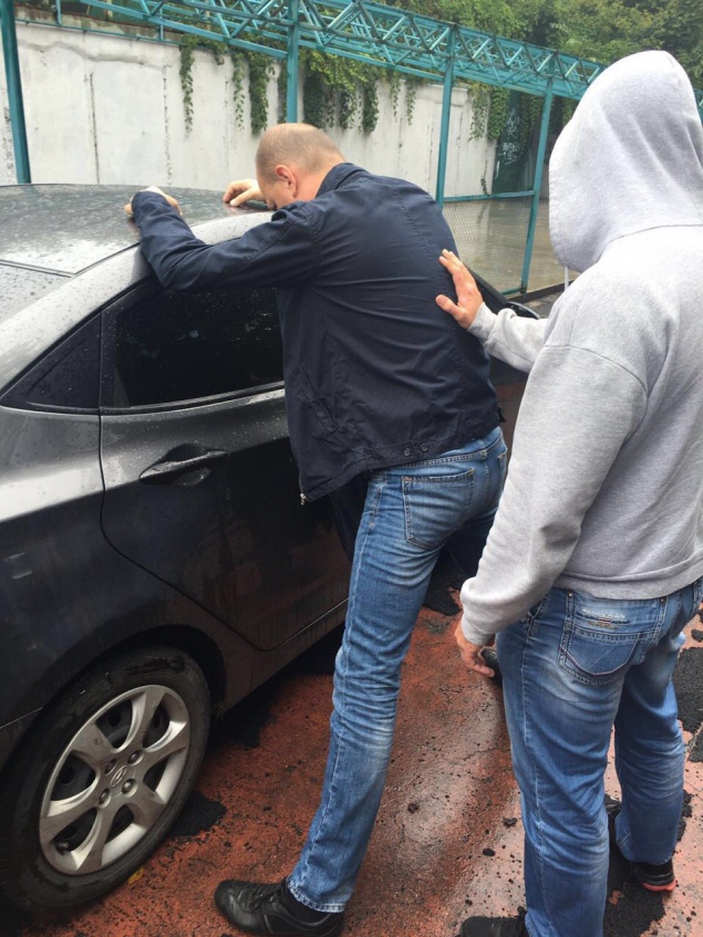 В Киеве на взятке задержан госслужащий службы АТО