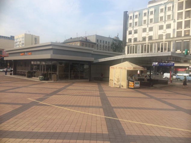 Киоск Новинского: КГГА не замечает нелегальный ресторан над вестибюлем станции метро “Олимпийская”