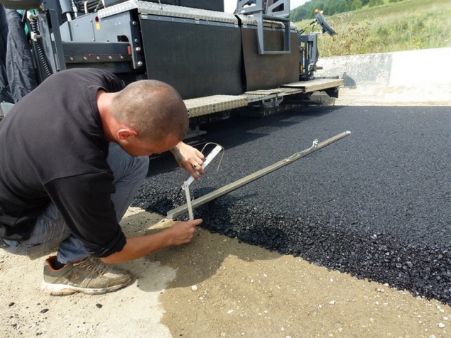 Экс-фирмы Жукова и Тигипко получили еще 22 млн на ремонт дорог в Дарницком районе Киева