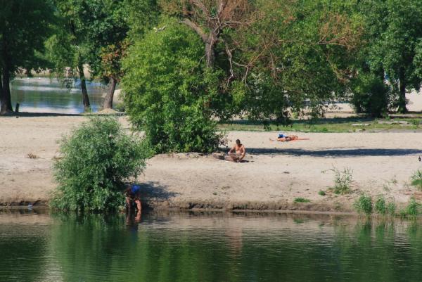 На 5 киевских пляжах запретили купаться