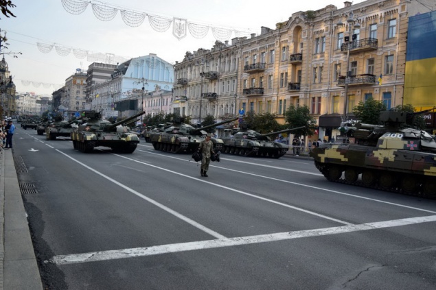 “Киеватодор” предложили проверить из-за скандальных заявлений о поврежденном военными асфальте