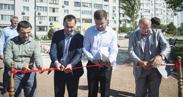 На улице Драйзера в Киеве открыли новый сквер