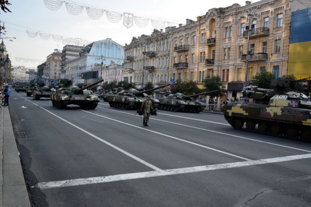 Киевавтодор: генеральная репетиция парада не повредила столичный асфальт