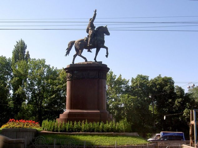 Националисты обещают снести памятник Щорсу в Киеве в День Независимости
