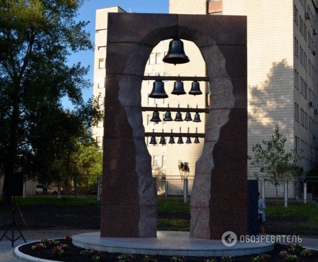 В Киеве на Троещине установили музыкальный монумент