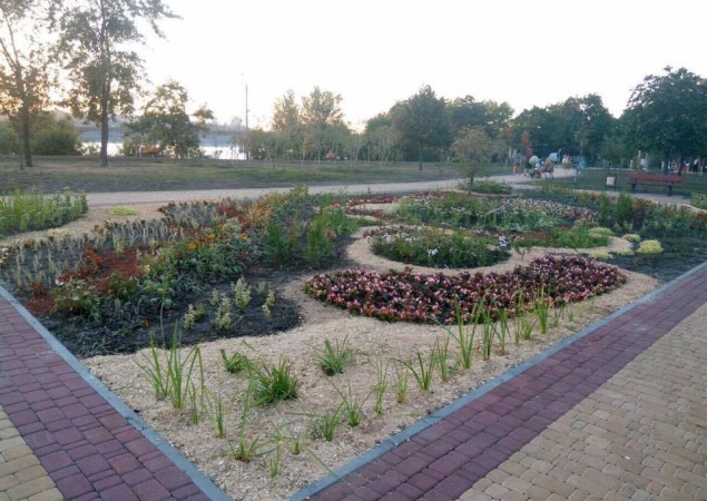 На Днепровской набережной в Киеве открыли обновленный парк
