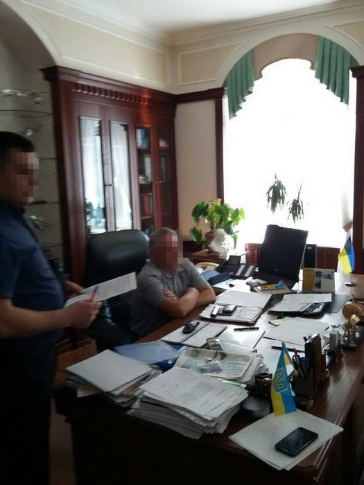 В Киеве задержан за взятку и.о. ректора Национального авиационного университета (фото)