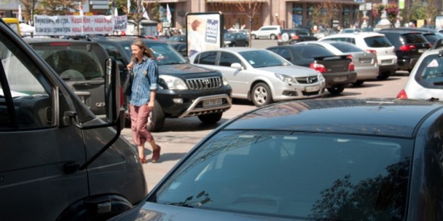 Общественники: каждая шестая парковка в Киеве работает нелегально