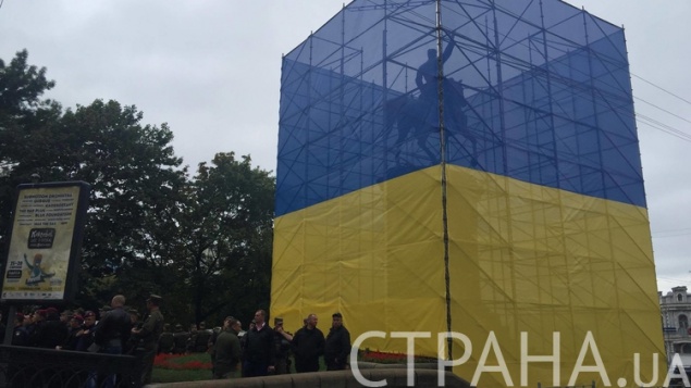 Националисты не решились снести памятник Щорсу в Киеве
