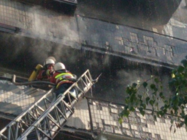 В Киеве из горящего дома спасли пятерых жителей