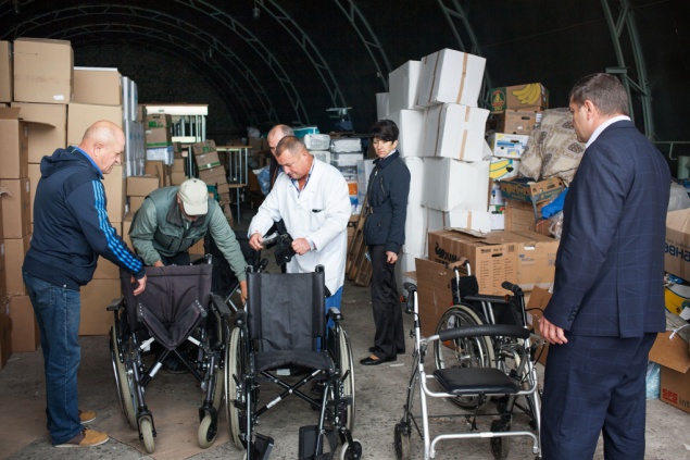 Киевские больницы получили гуманитарку из Швейцарии (фото)