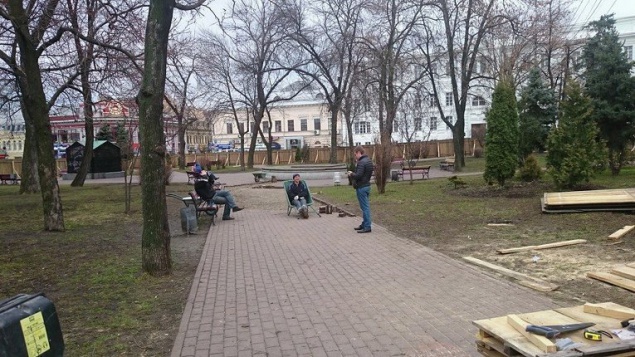 На Контрактовой площади в Киеве реконструируют сквер