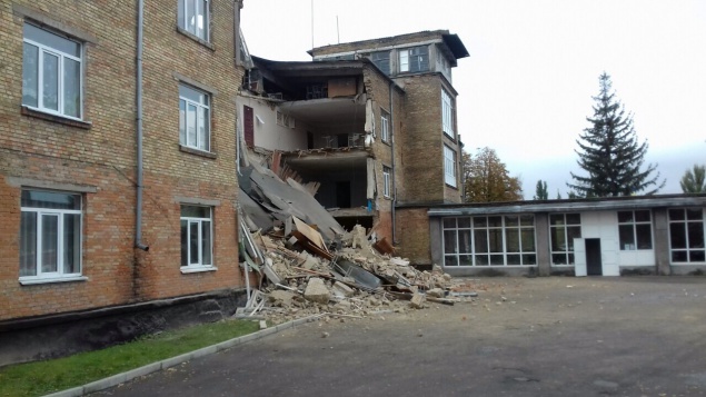 Зубко: Ученики разрушенной школы в Василькове смогут вернуться к занятиям через три дня