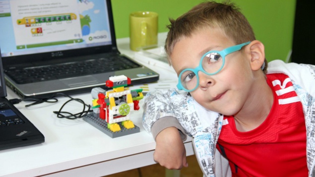 В Киеве в дни школьных каникул для детей будет работать лагерь робототехники
