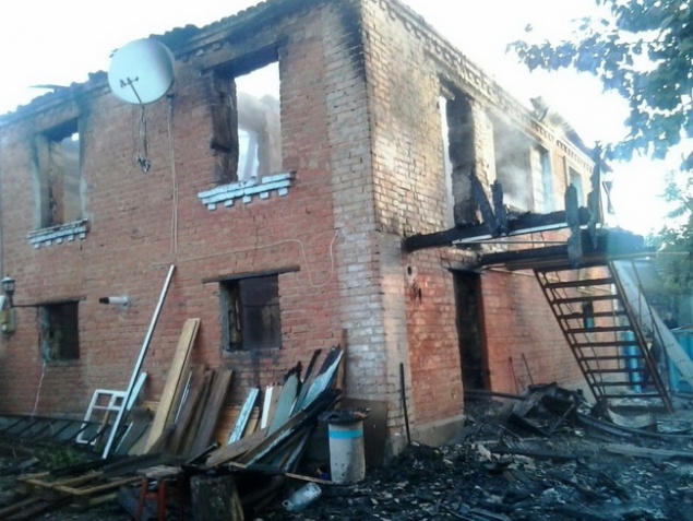 В результате сильного пожара под Киевом погибли два ребенка