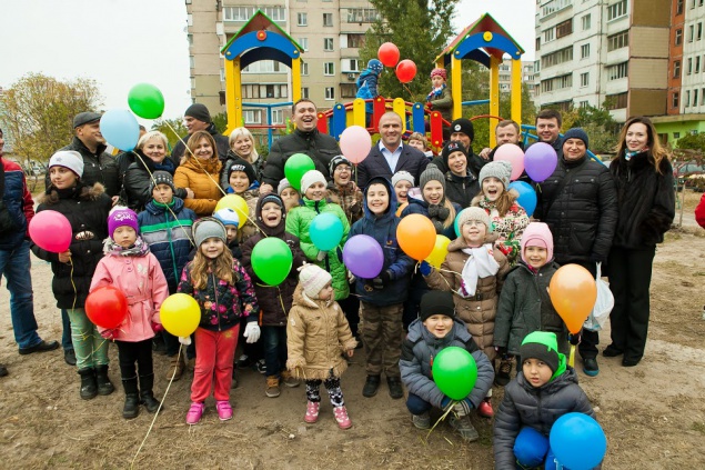 Столичный застройщик открыл новую площадку для детей Деснянского района