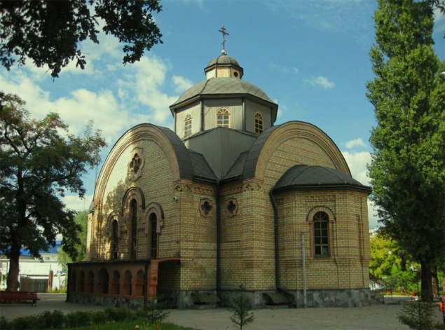 Депутат Киевсовета требует навести порядок возле церкви княгини Ольги