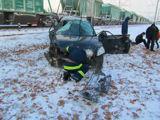 На Киевщине поезд сбил автомобиль