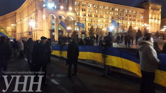 На Майдане Независимости в Киеве собираются люди на акцию по случаю годовщины Евромайдана (фото)