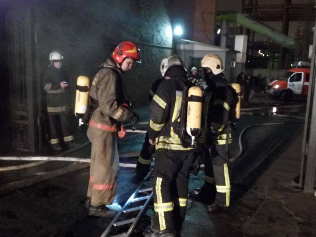 Пожар в подземном коллекторе в Киеве благополучно потушили (фото)