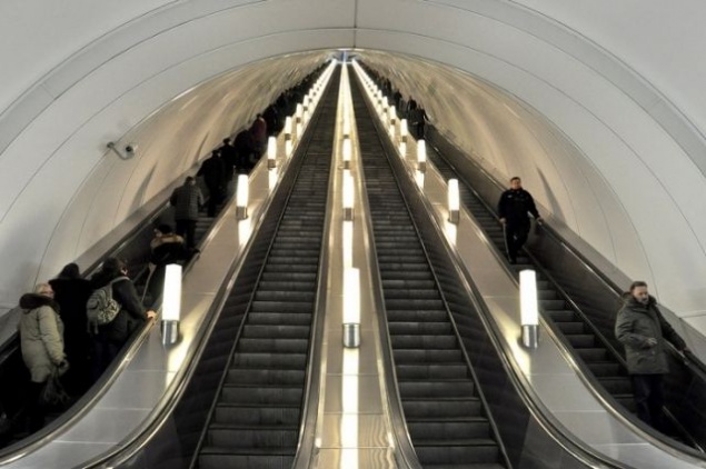На киевской станции метро “Вокзальная” поставят узкобаллюстрадные эскалаторы