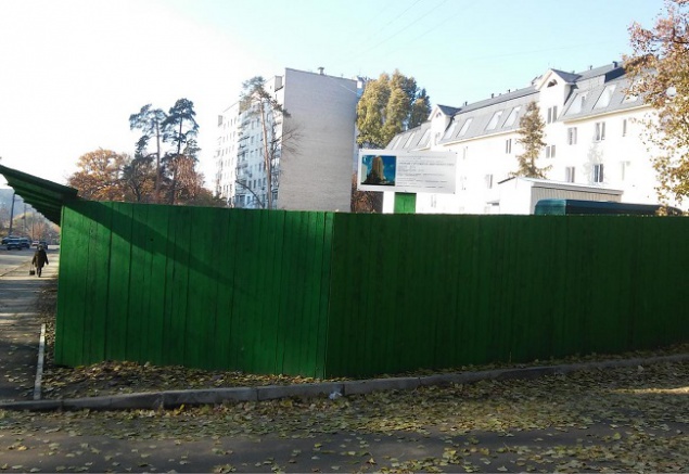 Депутат Чернецкий считает, что Киевский международный университет незаконно захватил участок земли