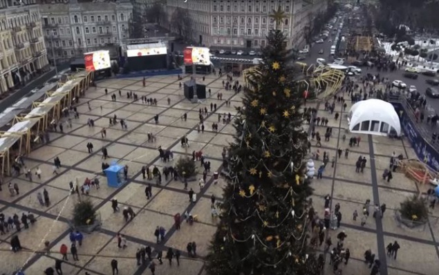 Главную елку Киева сняли с высоты птичьего полета (видео)