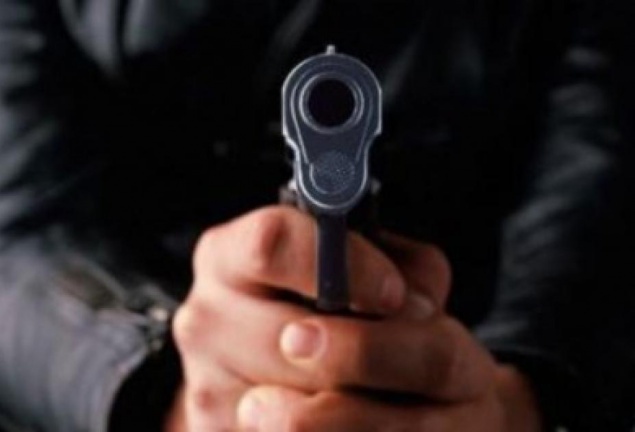На Киевщине обычные граждане помогли задержать грабителя с пистолетом