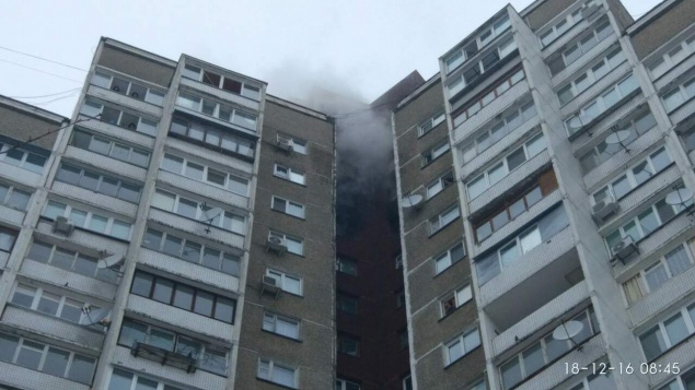 В Киеве на Теремках пожар вспыхнул на 20-м этаже высотки (фото)