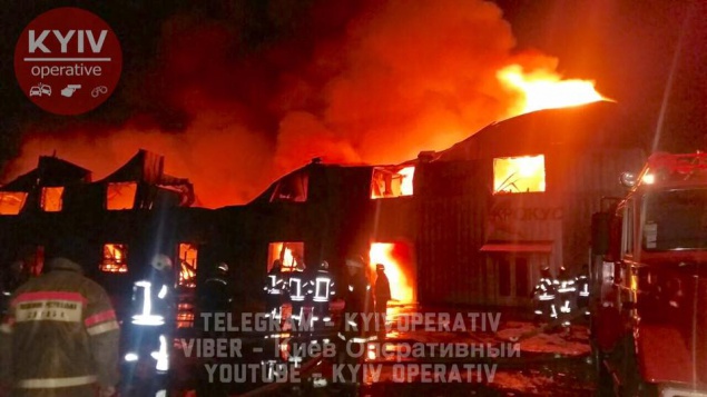 В Киеве возле ТЭЦ произошел масштабный пожар (фото)