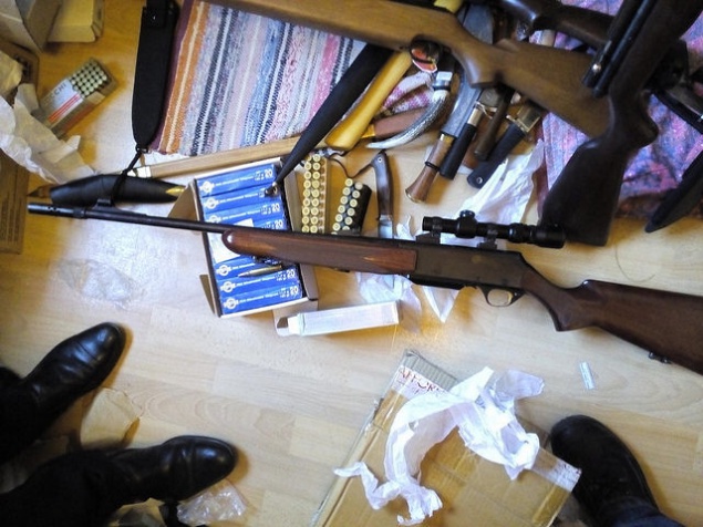 У киевлянина изъяли винтовку, десятки пистолетов и 700 патронов (фото)