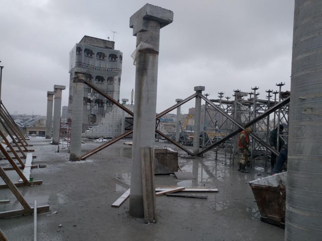 На Доме профсоюзов в Киеве демонтировали один незаконный этаж
