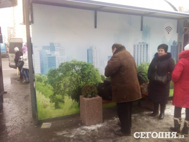 Необычная остановка общественного транспорта появилась на пр. Победы в Киеве