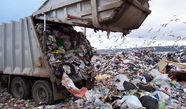 В Киевской области задержали несанкционированный грузовик с львовским мусором