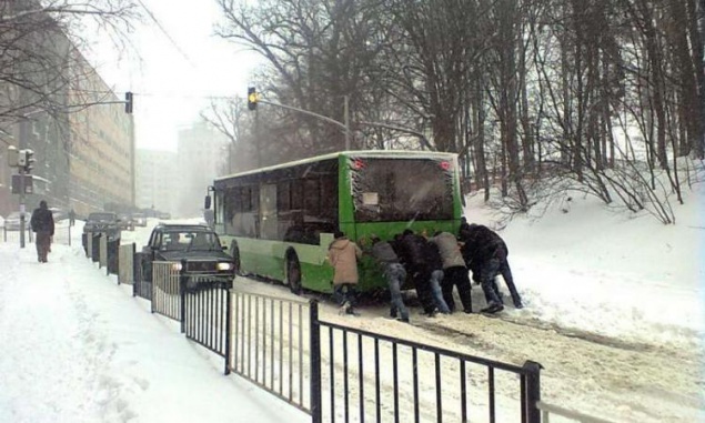За сутки на дорогах Киевской области произошло 24 аварии