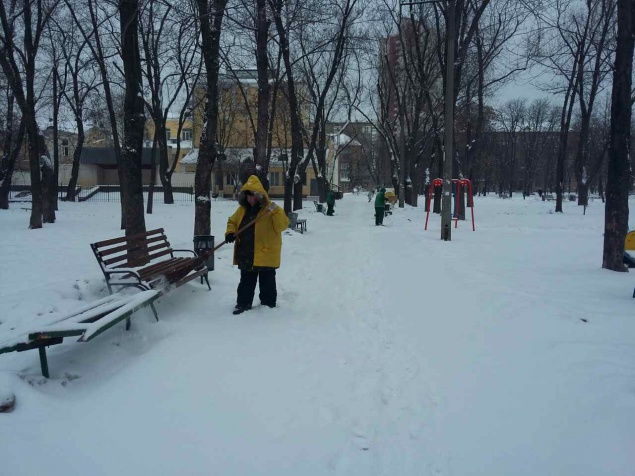 Более 6 тыс. человек чистят улицы Киева от снега