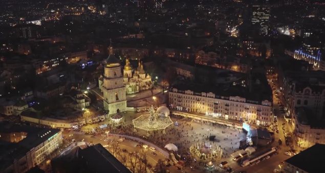 В сети опубликовано видео рождественского Киева с высоты птичьего полета