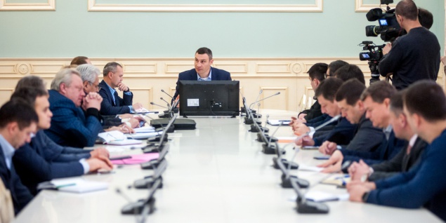 Киевская власть тратит на телефонную связь и интернет около 36 млн грн в год