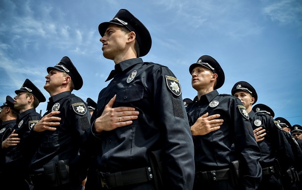 Полиция Киева и области доукомплектовывает штат сотрудников