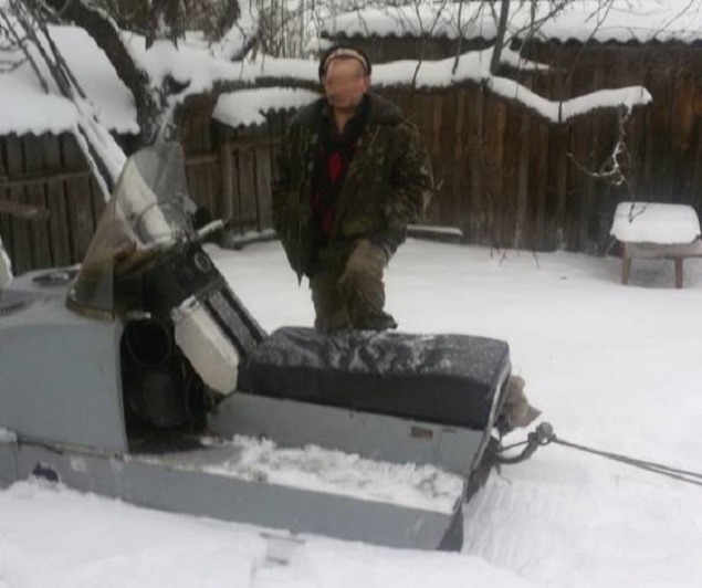 В зоне ЧАЭС задержали нелегала на снегоходе (фото)