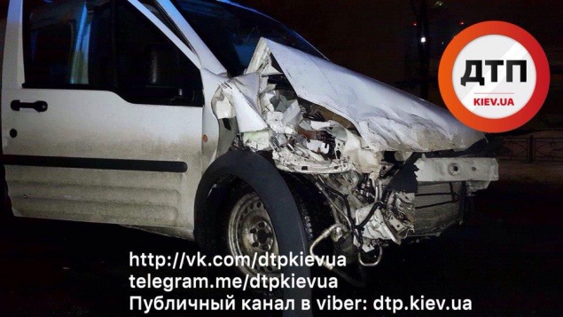 ДТП в Киеве: пьяный водитель протаранил два авто (фото)