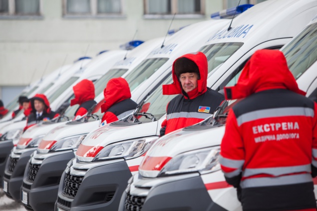 Киевские больницы получили 15 новых “скорых” (фото)