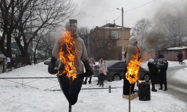 Возмущенные вырубкой Быковнянского леса активисты сожгли чучело Кличко