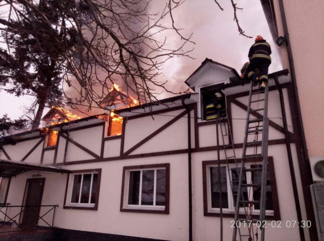 В Киево-Святошинском районе горело кафе (фото)