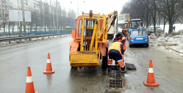 Из-за дождя “Киевавтодор” сегодня ничего не асфальтирует - КГГА
