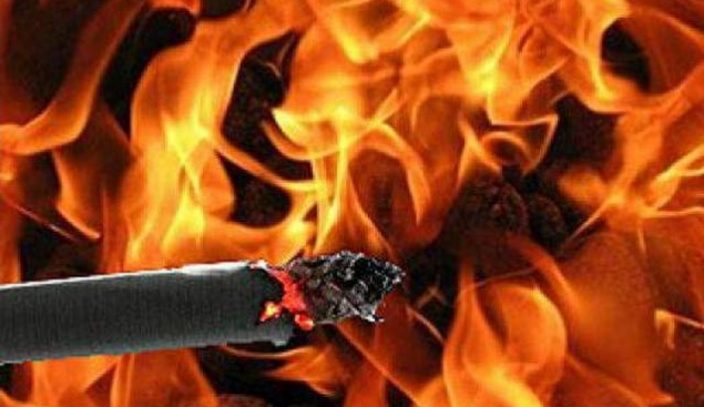 В Киеве пожарные из огня спасли заядлого курильщика-пенсионера