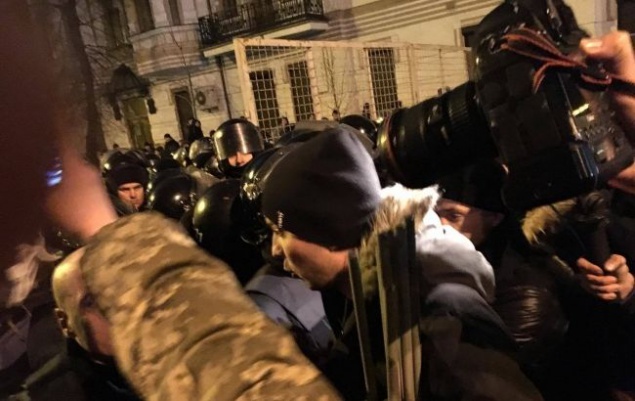 Крищенко: В ходе столкновений в Киеве пострадал полицейский, 5 митингующих задержаны